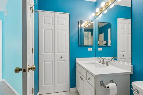 9038 Delphia Avenue Des Plaines IL 60016