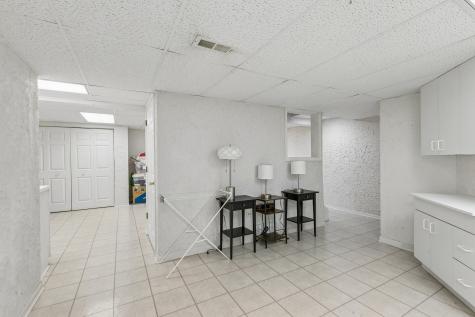 9038 Delphia Avenue Des Plaines IL 60016