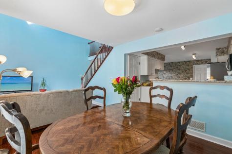 9038 Delphia Avenue Des Plaines IL 60016