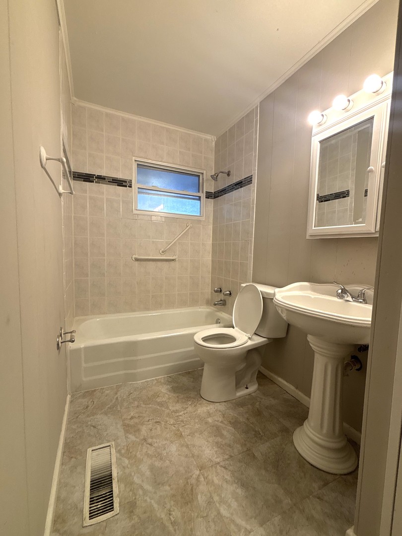 826 South Main Street Lombard IL 60148