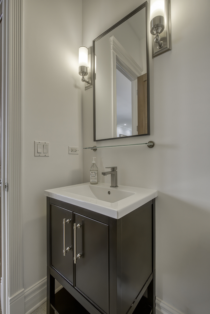 2743 North Dayton Street Chicago IL 60614