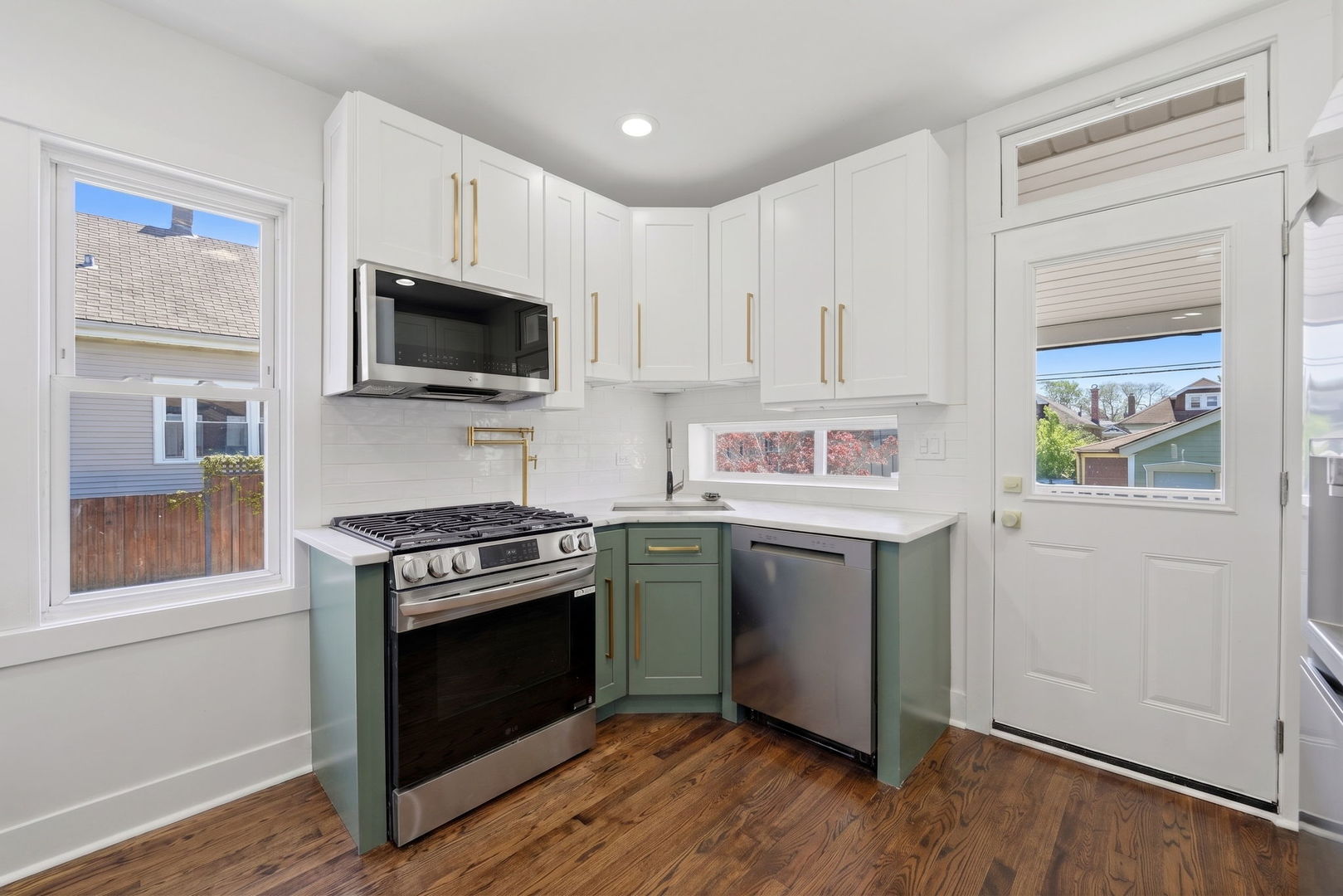 5853 West Newport Avenue Chicago IL 60634