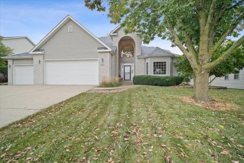1911 Gailey Lane Bloomington IL 61704