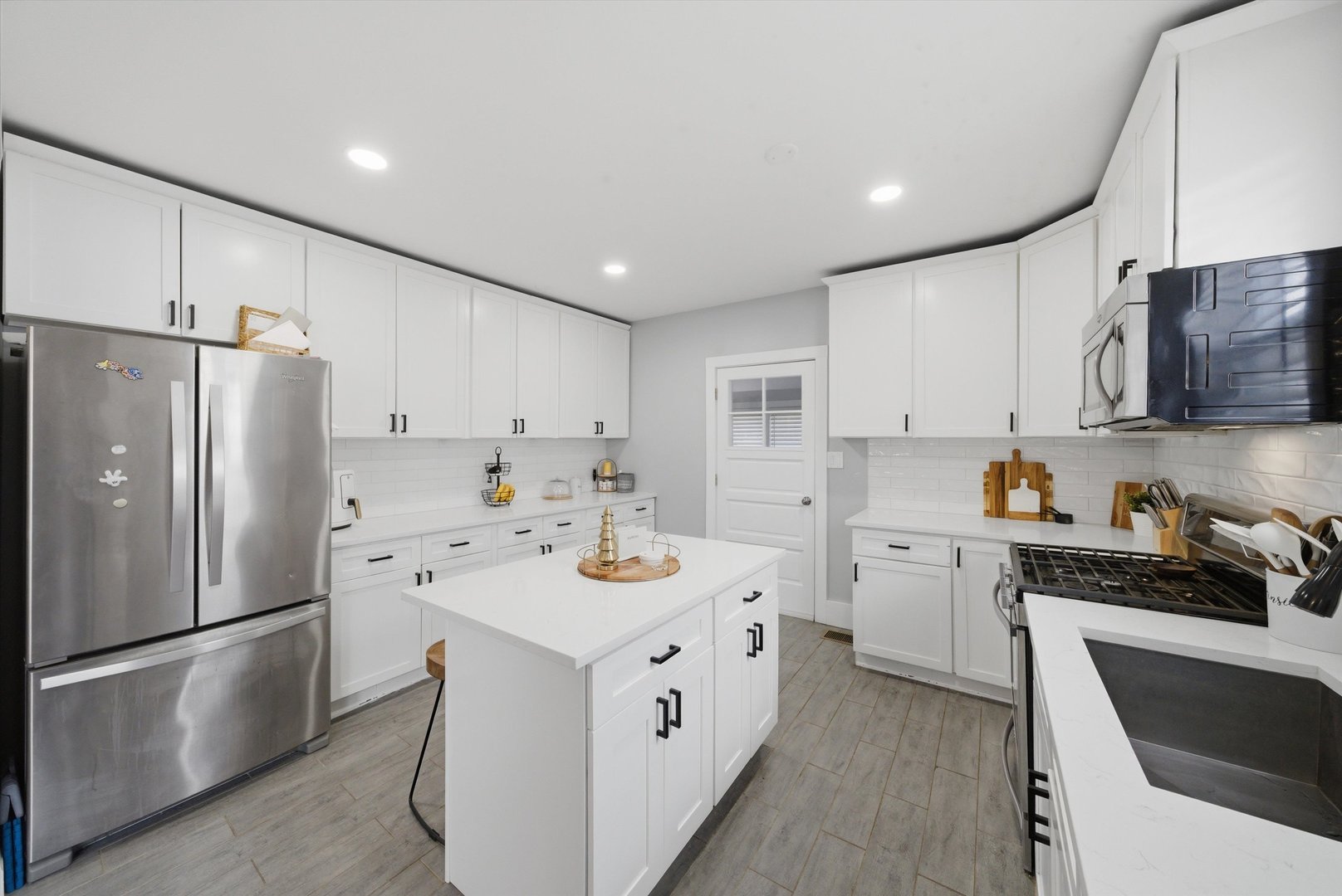 6126 West Roscoe Street Chicago IL 60634
