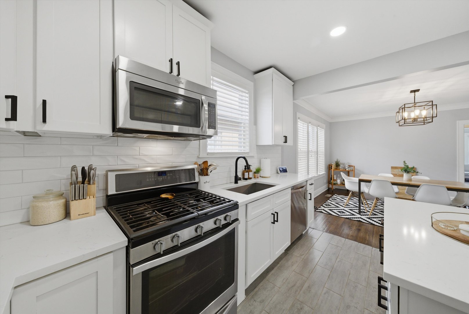 6126 West Roscoe Street Chicago IL 60634