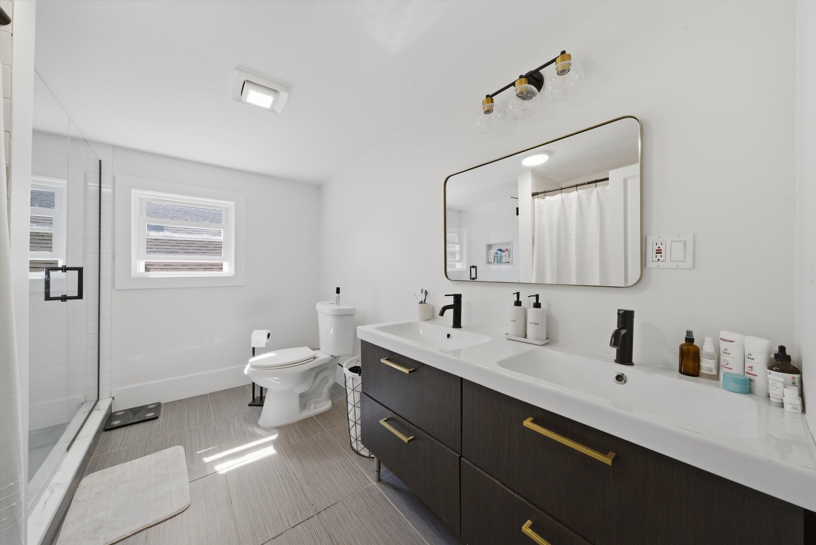 6126 West Roscoe Street Chicago IL 60634