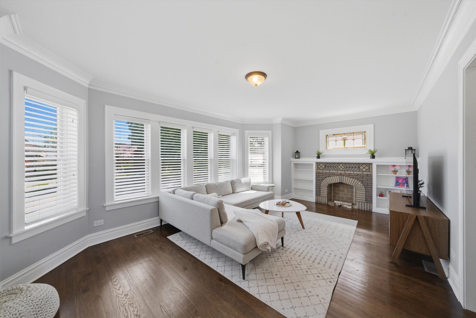 6126 West Roscoe Street Chicago IL 60634