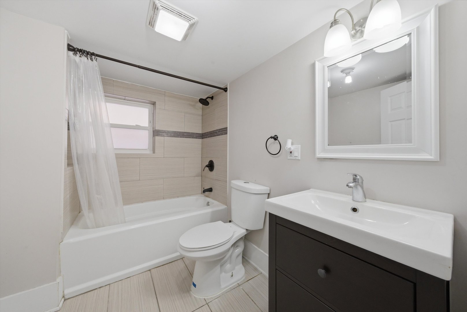 6126 West Roscoe Street Chicago IL 60634