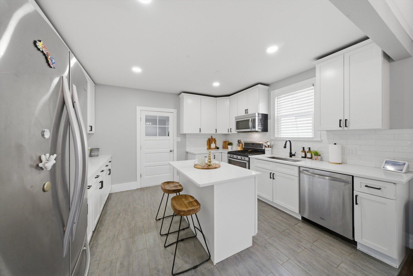 6126 West Roscoe Street Chicago IL 60634
