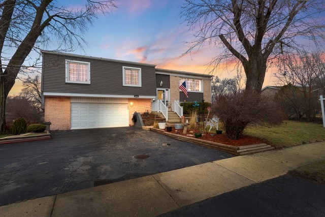 2208 Hiawatha Parkway Woodridge IL 60517