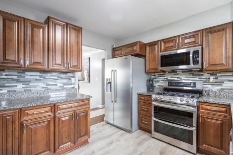 2208 Hiawatha Parkway Woodridge IL 60517