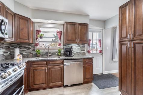 2208 Hiawatha Parkway Woodridge IL 60517