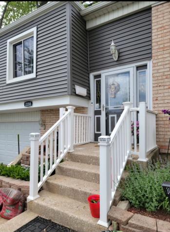 2208 Hiawatha Parkway Woodridge IL 60517