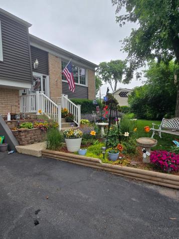 2208 Hiawatha Parkway Woodridge IL 60517