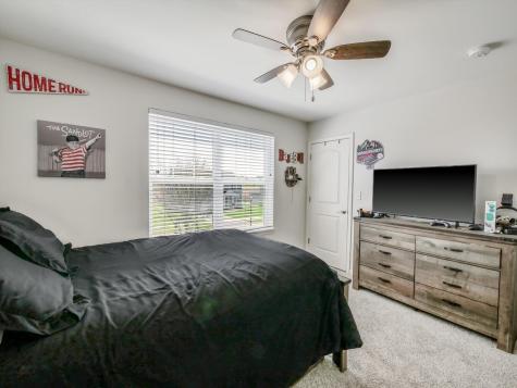 32 Catamaran Circle Pingree Grove IL 60140