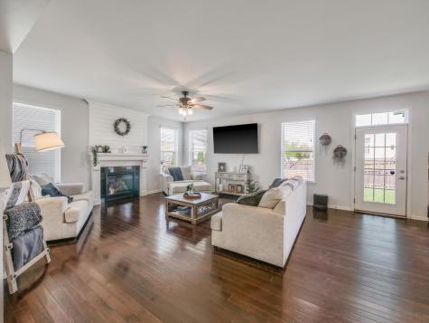 32 Catamaran Circle Pingree Grove IL 60140