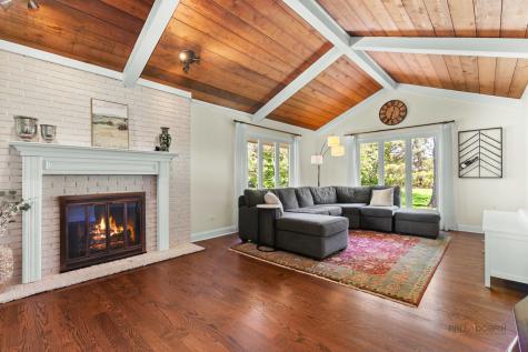 2 Acorn Drive Hawthorn Woods IL 60047