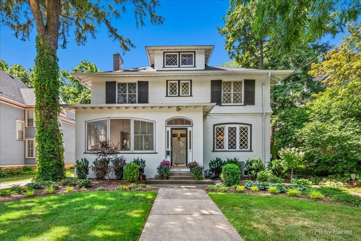 558 West Downer Place Aurora IL 60506