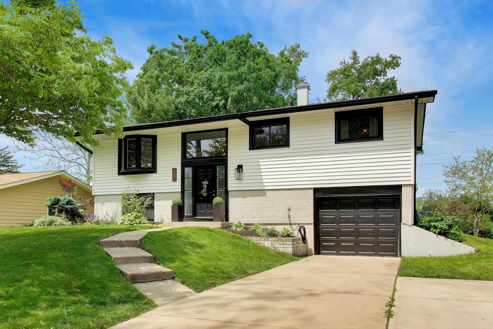 2S550 Gray Avenue Lombard IL 60148