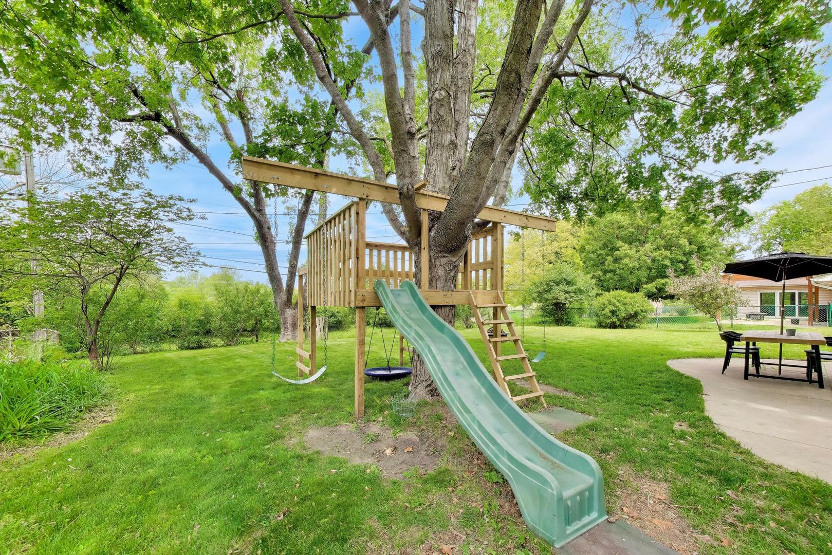 2S550 Gray Avenue Lombard IL 60148