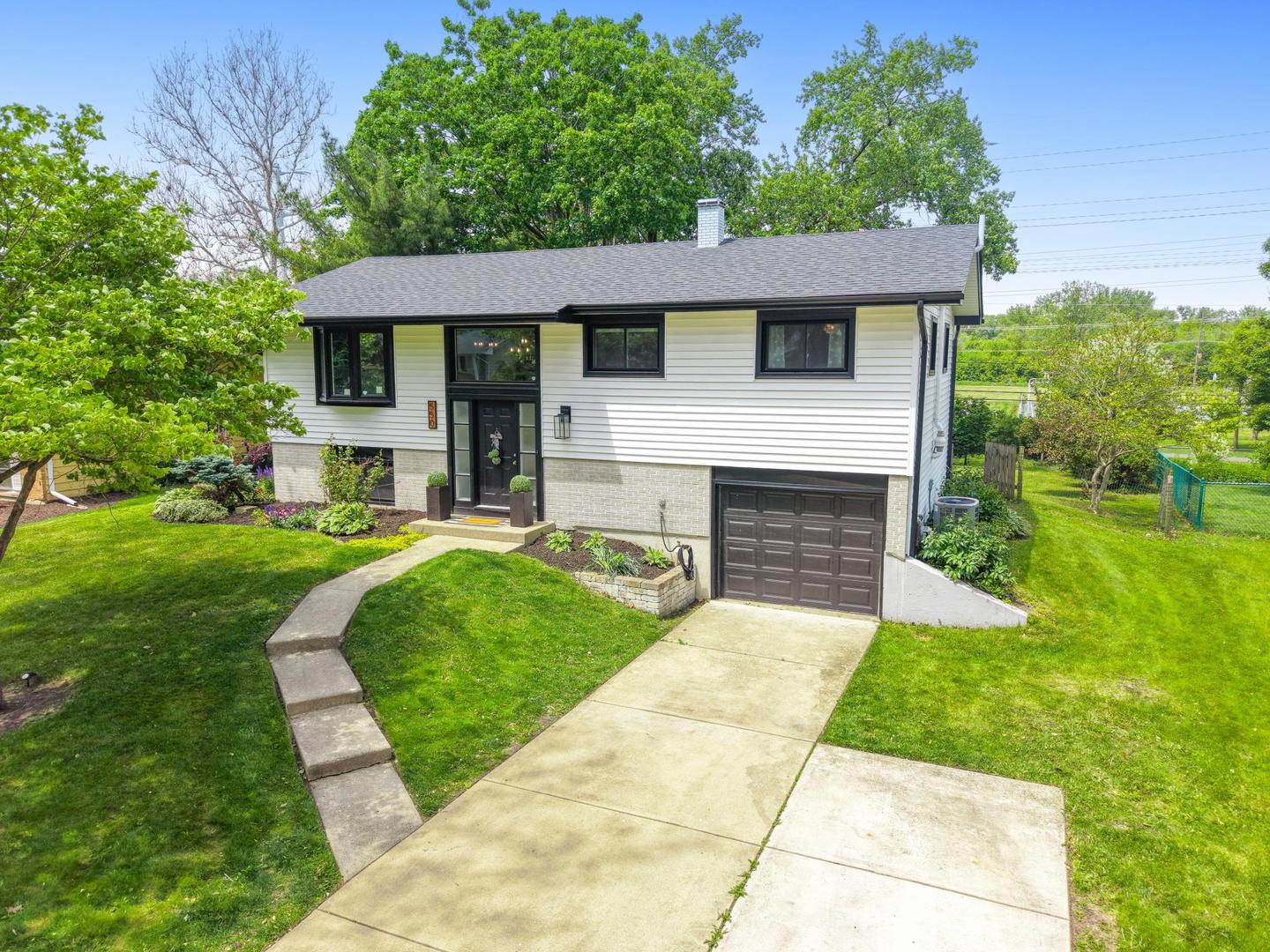 2S550 Gray Avenue Lombard IL 60148