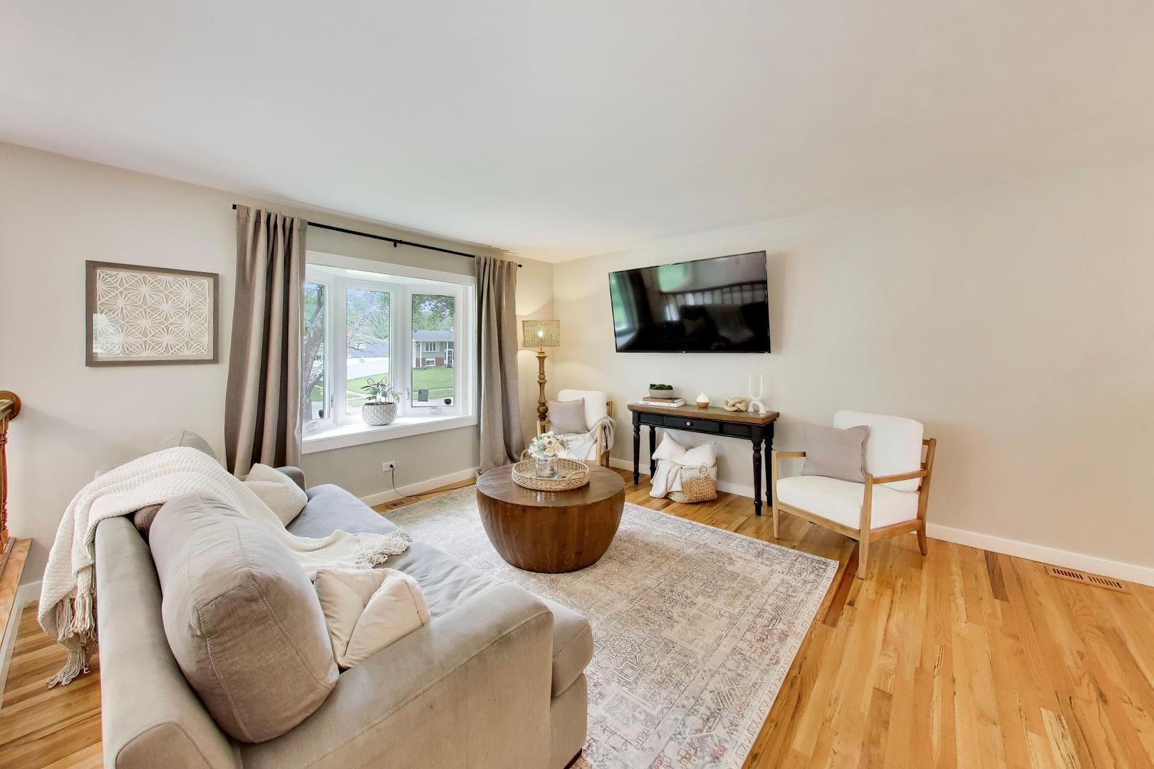 2S550 Gray Avenue Lombard IL 60148
