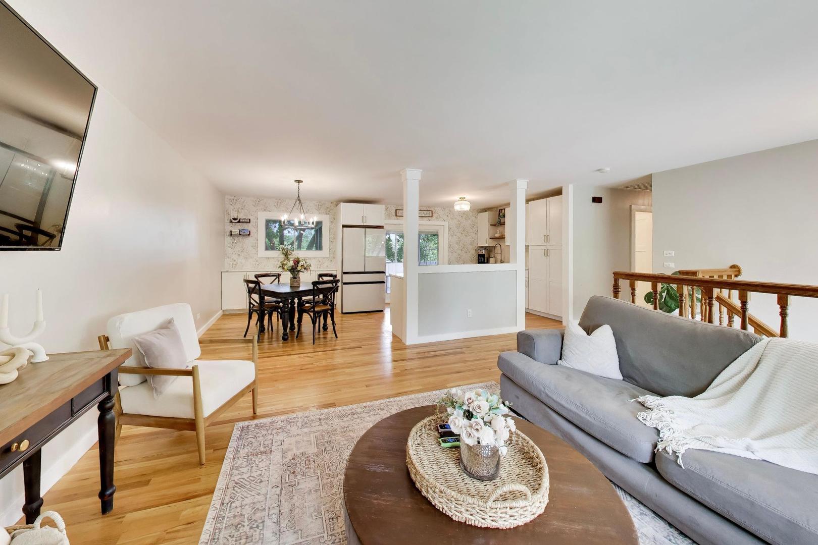 2S550 Gray Avenue Lombard IL 60148