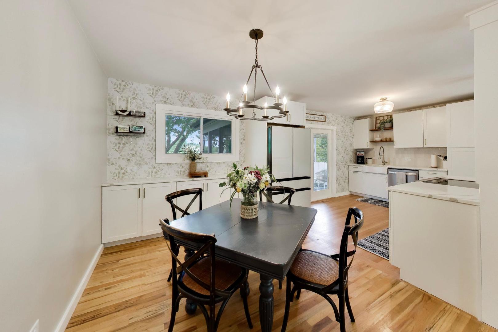2S550 Gray Avenue Lombard IL 60148