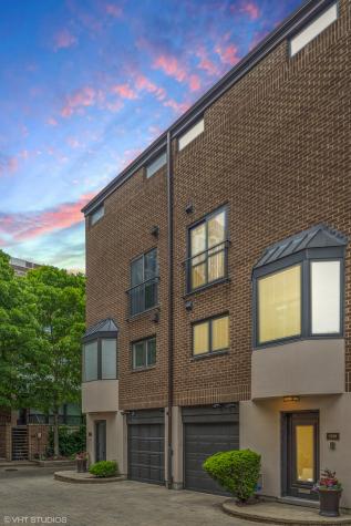 1318 North Sutton Place Chicago IL 60610