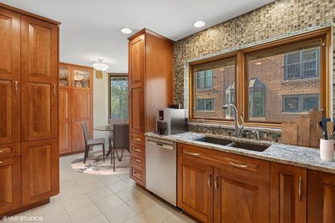 1318 North Sutton Place Chicago IL 60610