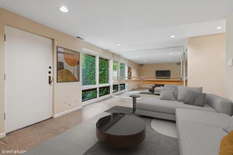 1318 North Sutton Place Chicago IL 60610