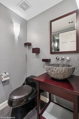 1318 North Sutton Place Chicago IL 60610