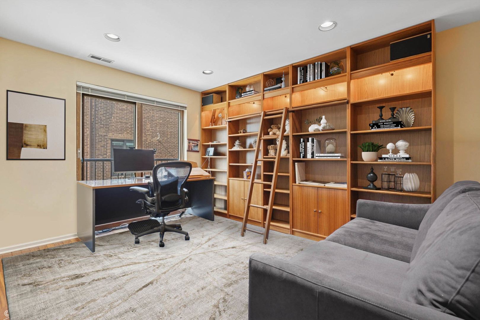 1318 North Sutton Place Chicago IL 60610