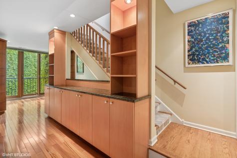 1318 North Sutton Place Chicago IL 60610