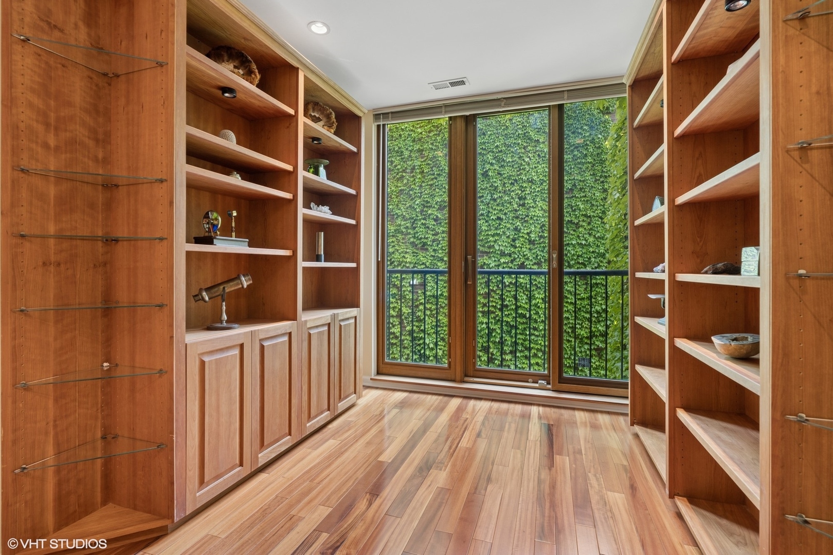 1318 North Sutton Place Chicago IL 60610