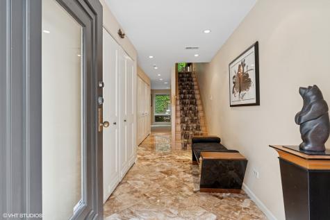 1318 North Sutton Place Chicago IL 60610