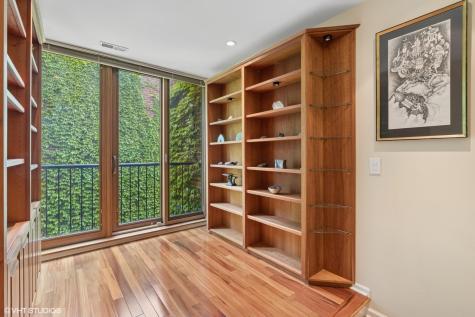 1318 North Sutton Place Chicago IL 60610