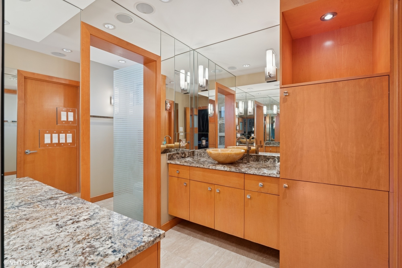 1318 North Sutton Place Chicago IL 60610