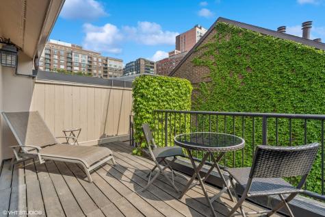 1318 North Sutton Place Chicago IL 60610