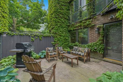 1318 North Sutton Place Chicago IL 60610