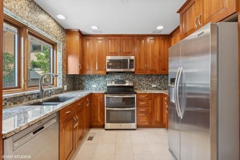1318 North Sutton Place Chicago IL 60610