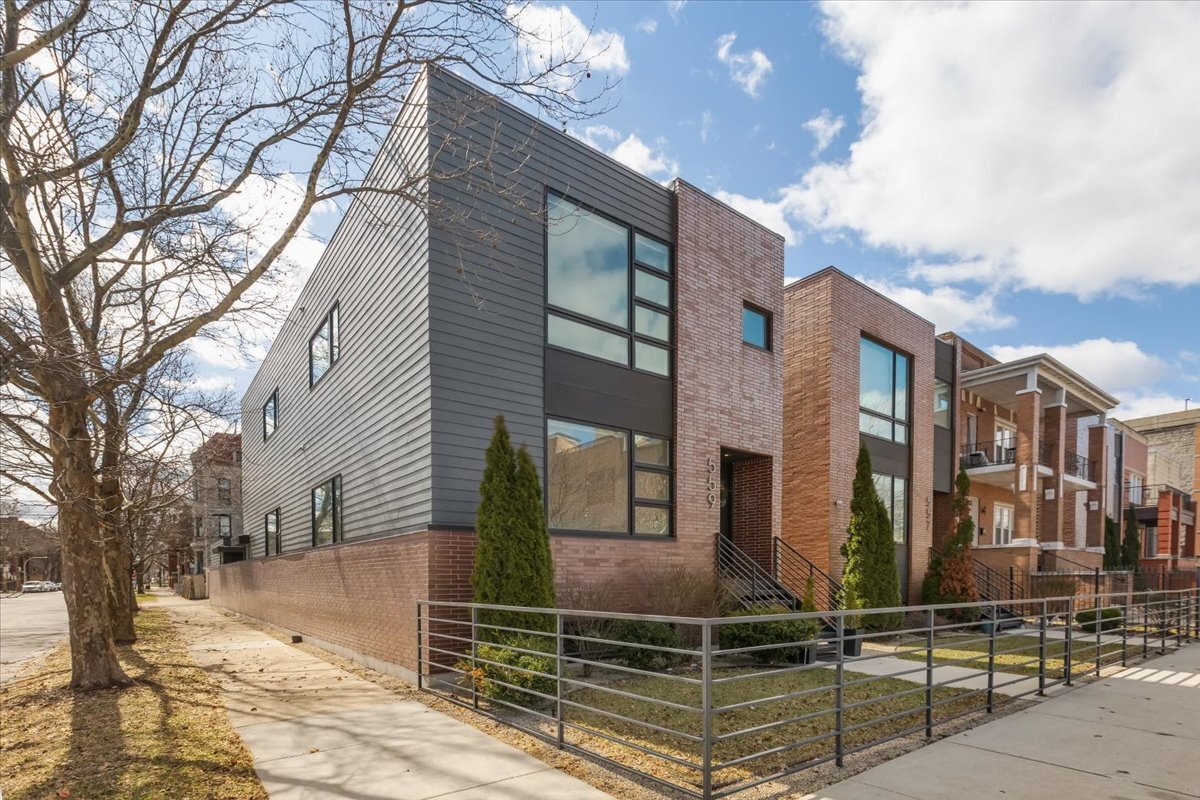 559 East 50th Street Chicago IL 60615