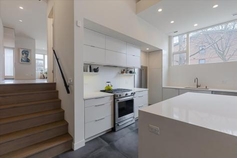 559 East 50th Street Chicago IL 60615