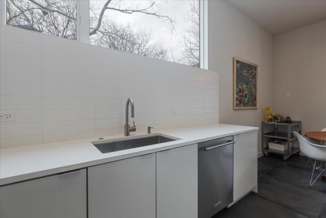 559 East 50th Street Chicago IL 60615