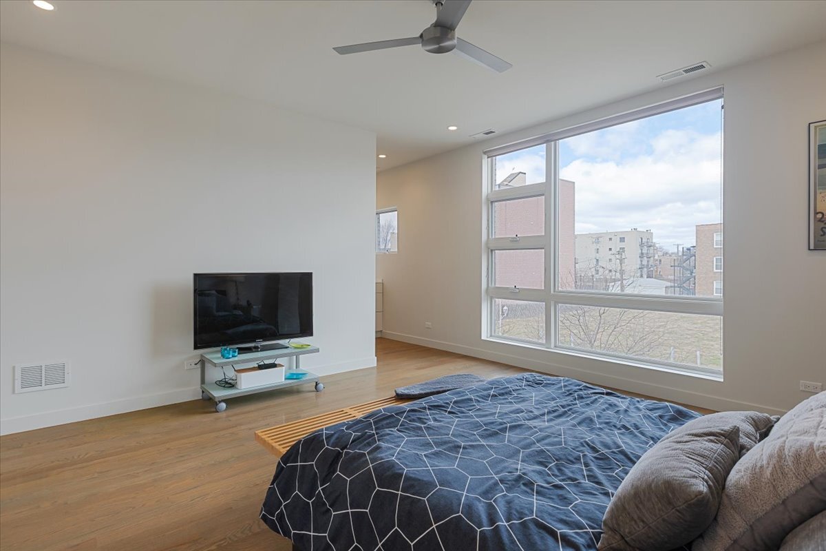 559 East 50th Street Chicago IL 60615