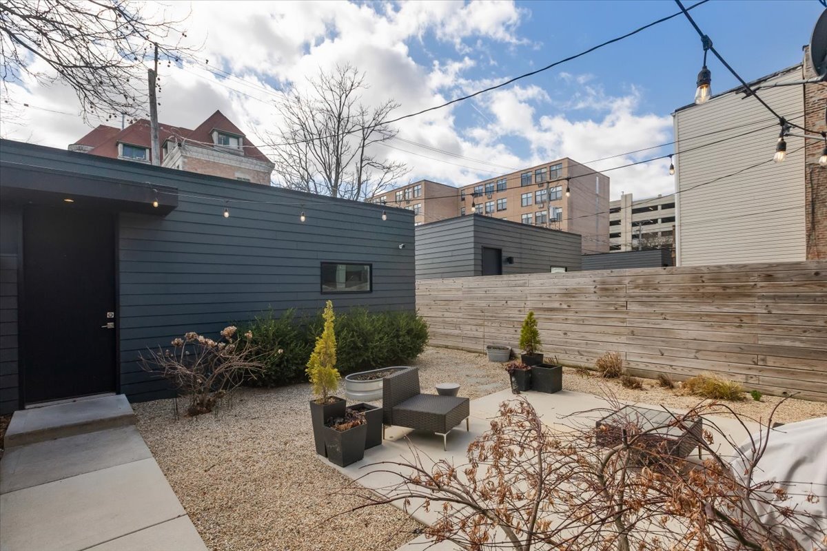 559 East 50th Street Chicago IL 60615