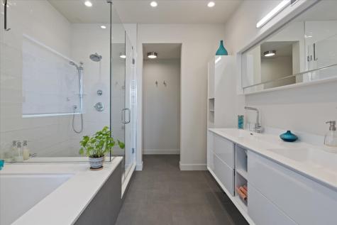 559 East 50th Street Chicago IL 60615