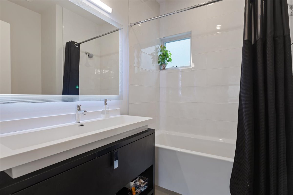 559 East 50th Street Chicago IL 60615
