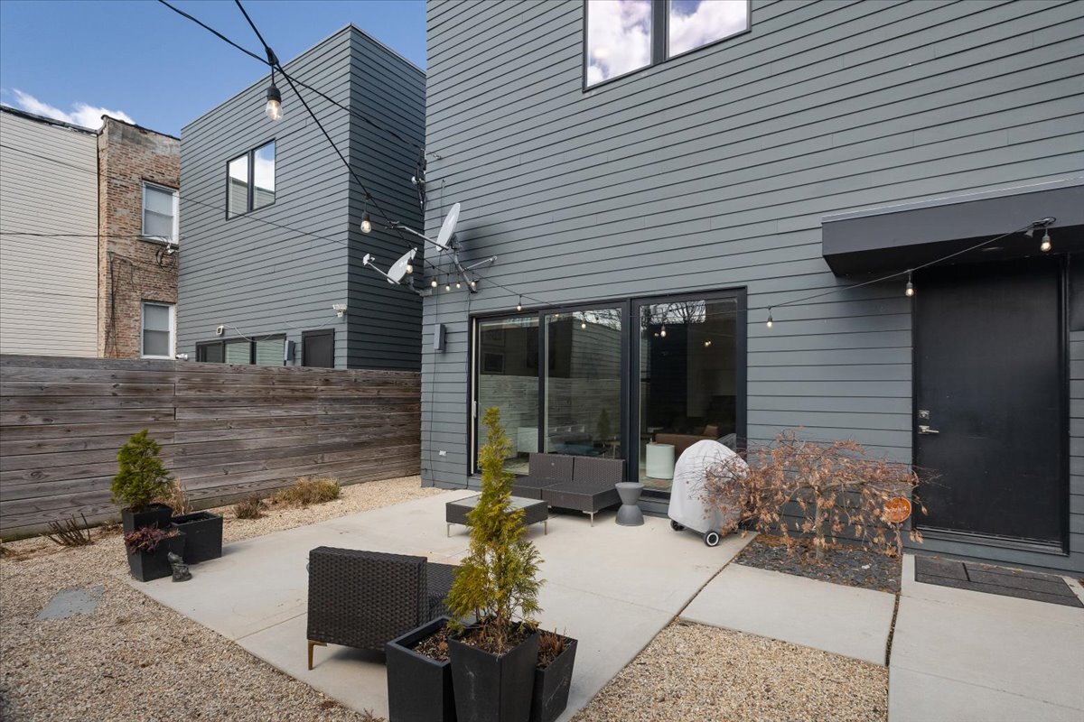 559 East 50th Street Chicago IL 60615