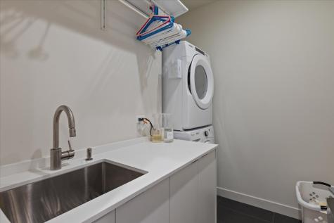 559 East 50th Street Chicago IL 60615